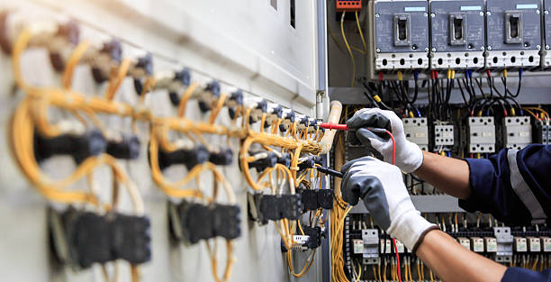 Professional Electrician technician working in De Pue, IL